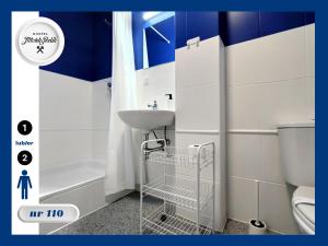 Koupelna v ubytování Hostel Młotek i Perlik + 37 fotografií