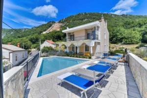 Πισίνα στο ή κοντά στο Villa with Pool by aneo travel