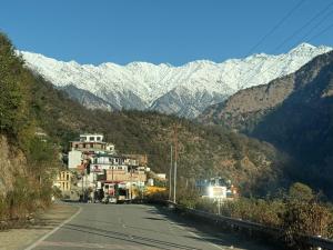 Afbeelding uit fotogalerij van The Badasu Cottages in Phata