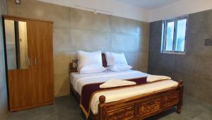 Postel nebo postele na pokoji v ubytování SJS RESIDENCY Thiruvannamalai