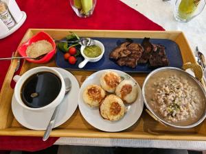 Đồ ăn tại/gần nhà khách