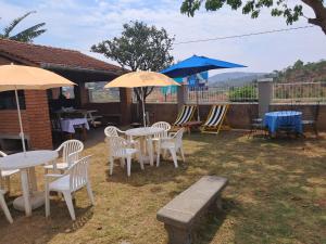 Vườn quanh Maison des Pays