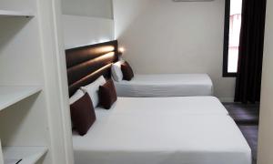 Postel nebo postele na pokoji v ubytování BCN Urbaness Hotels Del Comte