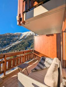 Ovronnaz vue imprenable, terrasse & accès bains tesisinde bir balkon veya teras