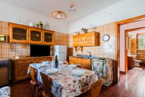 Η κουζίνα ή μικρή κουζίνα στο Villa Miramar by Vivimy +21 φωτογραφίες