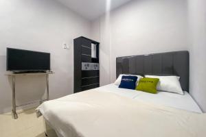 Ένα ή περισσότερα κρεβάτια σε δωμάτιο στο Urbanview Hotel near DC Mall Crown Homestay Batam