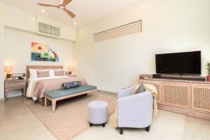 Televisyen dan/atau pusat hiburan di Ayuda Sanctuary Wellness Boutique