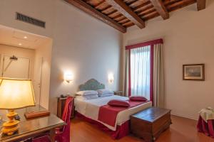 Postel nebo postele na pokoji v ubytování Hotel Machiavelli Palace + 37 fotografií