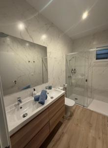 a bathroom with a sink and a toilet and a shower at Apartamento Mar in Benajarafe