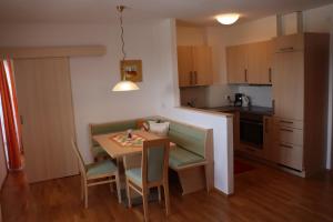 Kuchyň nebo kuchyňský kout v ubytování Hotel Gästehaus Neubauer