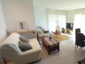 Posezení v ubytování Apartment with pool near the beach and Barcelona by train