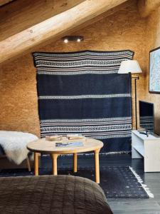 Televiisor ja/või meelelahutuskeskus majutusasutuses Standard 4 - Heiti Lodge