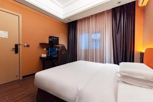 Cama o camas de una habitación en Super Time Monster Esports Hotel Shenzhen Nanshan Subway Station Branch