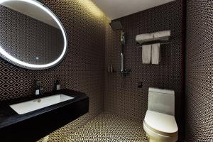 Un baño de Super Time Monster Esports Hotel Shenzhen Nanshan Subway Station Branch