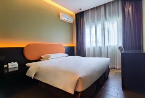 Cama o camas de una habitación en Super Time Monster Esports Hotel Shenzhen Nanshan Subway Station Branch