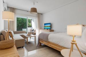 TV a/nebo společenská místnost v ubytování Confortable estudio en medina garden ref 332