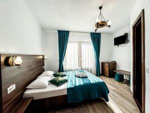 Postel nebo postele na pokoji v ubytování Popasul Moților