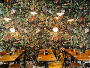 Restaurace v ubytování ibis Styles Puteaux Paris La Defense