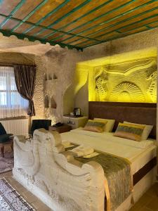 Postel nebo postele na pokoji v ubytování Mesken Cave Suites