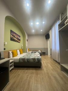Postel nebo postele na pokoji v ubytování Hotel Camilla Guelfa