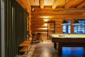 Biljarðborð á Standard 2 - Heiti Lodge