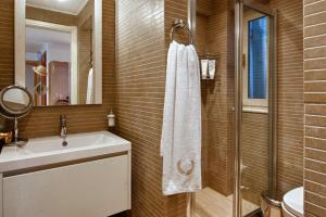Ένα μπάνιο στο Acropolis Luxury Apartment