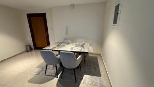 Fotografia z galérie ubytovania SeaView Beachfront with pool,sauna,jacuzzi,gym,cafe v destinácii Ajman  + 32 fotografií