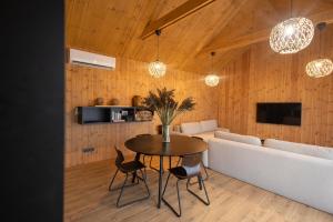 Televizorius ir (arba) pramogų centras apgyvendinimo įstaigoje Viesuli Village Villas
