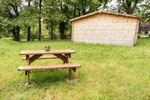 Κήπος έξω από το Chalet L'Escapade Rochetrejoux proche Puy Du Fou