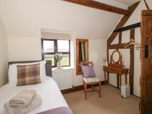 En eller flere senge i et værelse på Wilstone Cottage