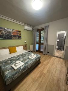 Postel nebo postele na pokoji v ubytování Hotel Camilla Guelfa
