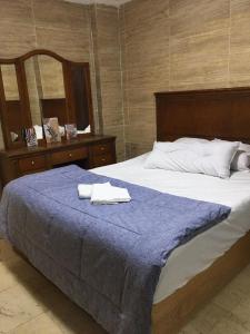 Ένα ή περισσότερα κρεβάτια σε δωμάτιο στο Mu House, Airport Oasis