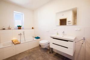 Koupelna v ubytování Ferienhaus Diemelblick 26 + 25 fotografií