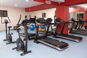 Фитнес-центр и/или тренажеры в Hotel Marwa Tashkent Pool&Spa