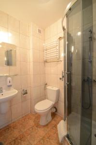 Kúpeľňa v ubytovaní Hotel PZMot + 37 fotografií