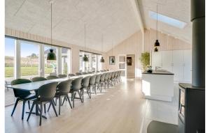 Fotografie z fotogalerie ubytování Gorgeous Home In Grenaa With Sauna v destinaci Grena