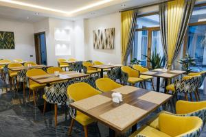 Гостиная зона в Hotel Marwa Tashkent Pool&Spa