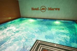 Бассейн в Hotel Marwa Tashkent Pool&Spa или поблизости