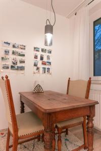 a dining room with a wooden table and chairs at Sam and Karo City Studio in Trier +23 photos