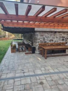 Patio nebo venkovní prostory v ubytování Chata Lieskovec - chata v lese blízko zubačky