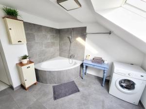 Koupelna v ubytování M I S T E R B A L E S Ferienwohnung Zittau Bahnhofsnähe + 6 fotografií