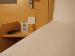 赫罗纳宜必思酒店客房内的一张或多张床位