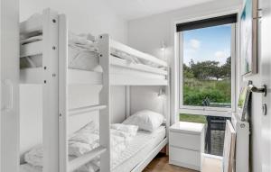 Nice Home In Rømø With Wifi客房内的一张或多张床位