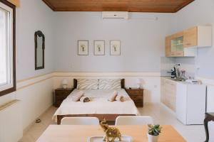 Postel nebo postele na pokoji v ubytování Myrto Countryhouse Kyparissia + 62 fotografií