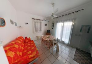 a living room with a couch and a table at Doria 18 in Lampedusa