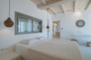 Postel nebo postele na pokoji v ubytování Giasemi House Antiparos - Private Pool Villa