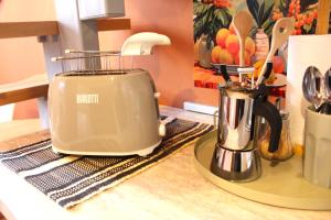 Kuchyň nebo kuchyňský kout v ubytování Mediterraneo Loft - Fabrique - Milano Santa Giulia Hockey Arena - 20 minutes from Duomo