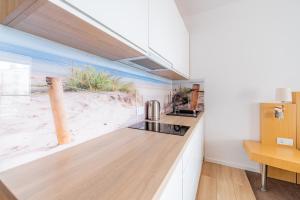a kitchen with a view of the beach at Horyzont Apartamenty- Seaside Apartament prywatny z widokiem na morze in Kołobrzeg