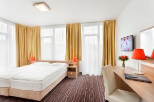 TV a/nebo společenská místnost v ubytování Akcent hotel