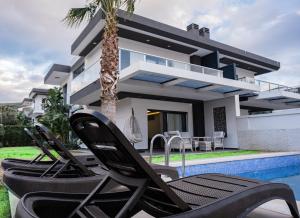 Bazén v ubytování Süper villa havuzlu nebo v jeho okolí